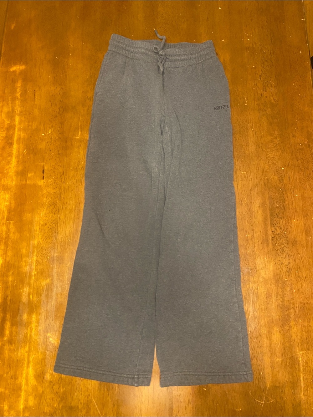 Aritzia Women’s Charcoal Gray Relaxed Sweatpants